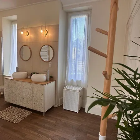 Maison Familiale Climatisee, Avec Jardin
