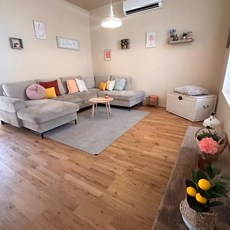 Prázdninový dům Maison Familiale Climatisee, Avec Jardin